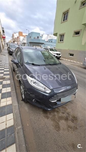 Usado Ford Fiesta Titanium 75 CV (55 kW) 2014 Gris / plata Utilitario