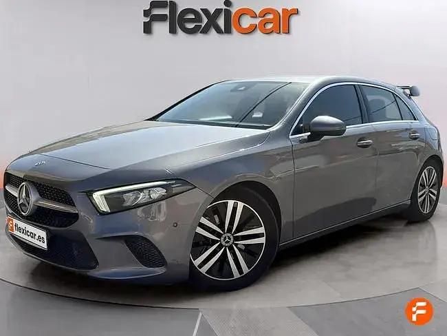 Usado Mercedes A180 116 HP (85 kW) 2018 Cinzento Sedan