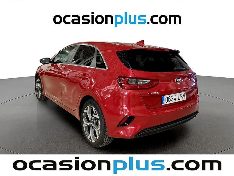 Usado Kia Ceed 120 CV (88 kW) 2019 Rojo Utilitario