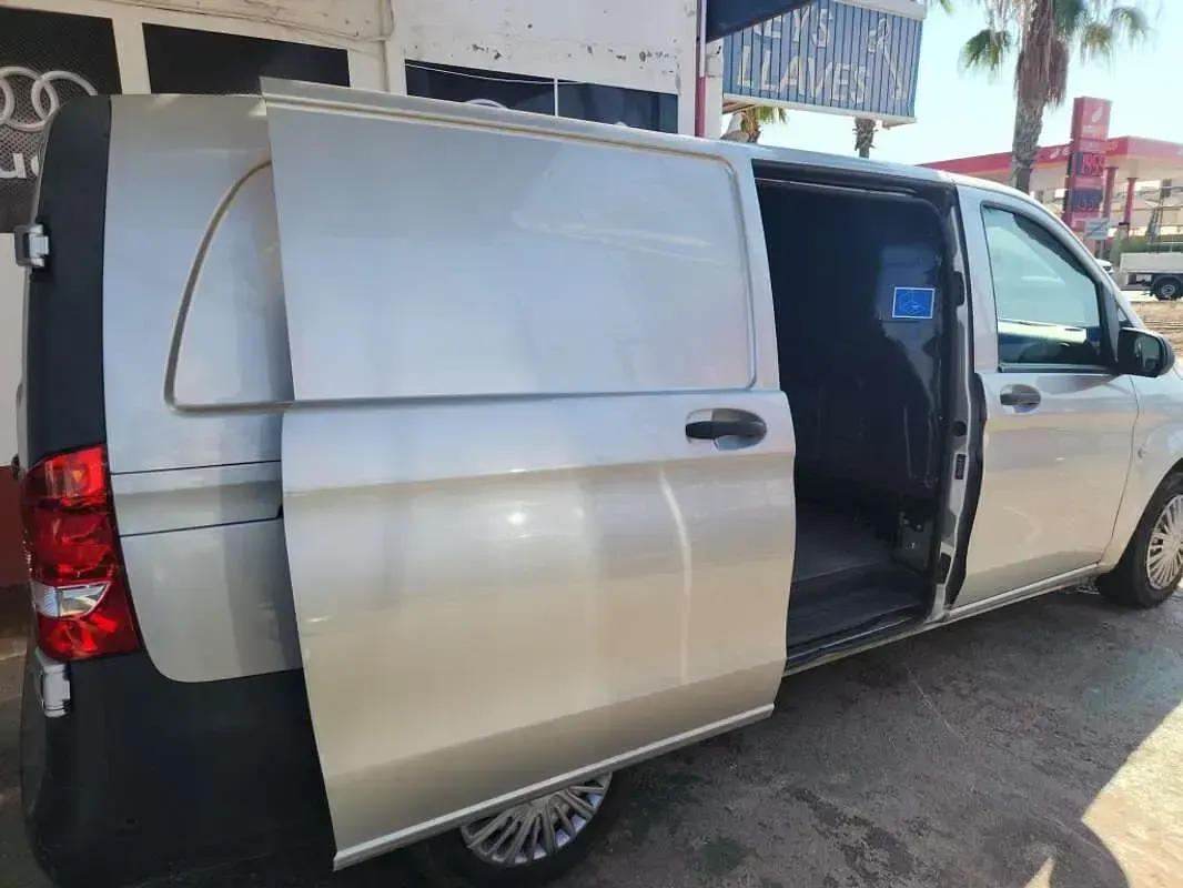 Usado Mercedes Vito 136 CV (100 kW) 2017 Gris Van