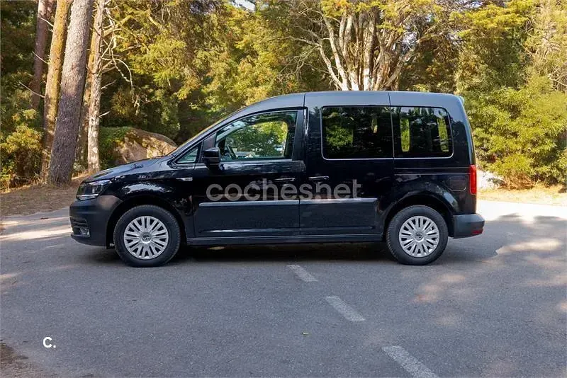 Usado VW Caddy Beach 102 CV (75 kW) 2016 Negro Monovolumen