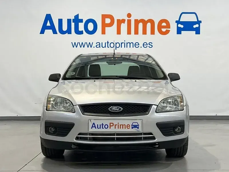 Usado Ford Focus Trend 115 CV (84 kW) 2006 Gris / plata Berlina