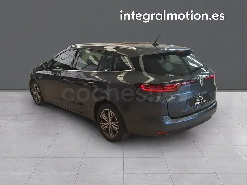 Usado Renault Mégane GrandTour Zen 115 CV (84 kW) 2022 Gris / plata Familiar