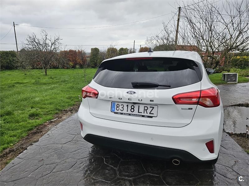 Usado Ford Focus Trend 125 CV (91 kW) 2021 Blanco Berlina