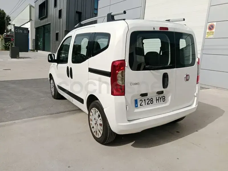 Usado Fiat Qubo Dynamic 75 CV (55 kW) 2014 Blanco Monovolumen