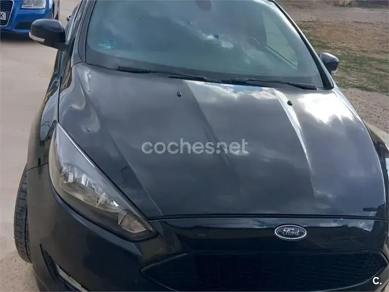 Usado Ford Focus ST-Line 120 CV (88 kW) 2017 Negro Berlina