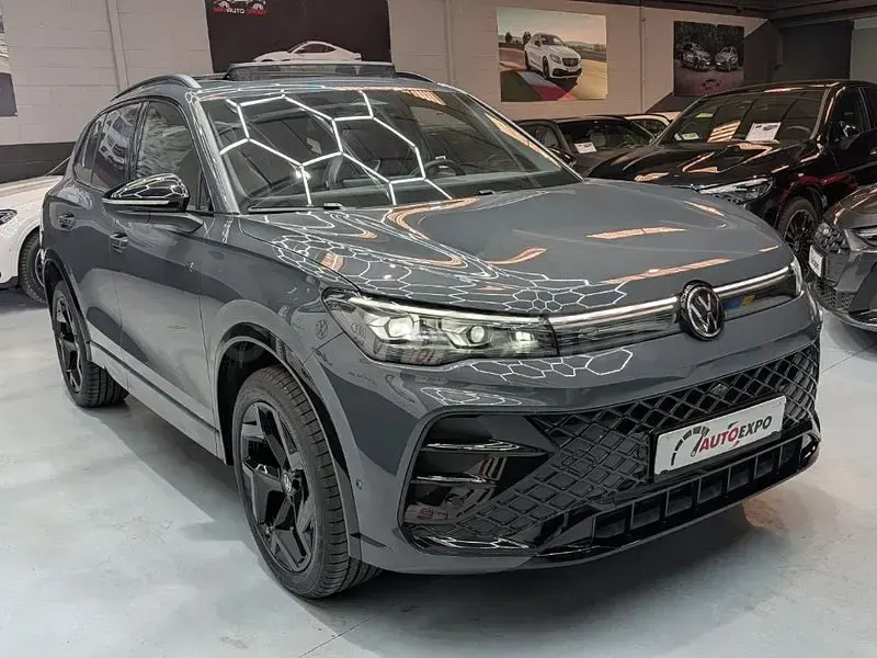 Usado VW Tiguan R-line 193 CV (141 kW) 2025 Gris / plata SUV