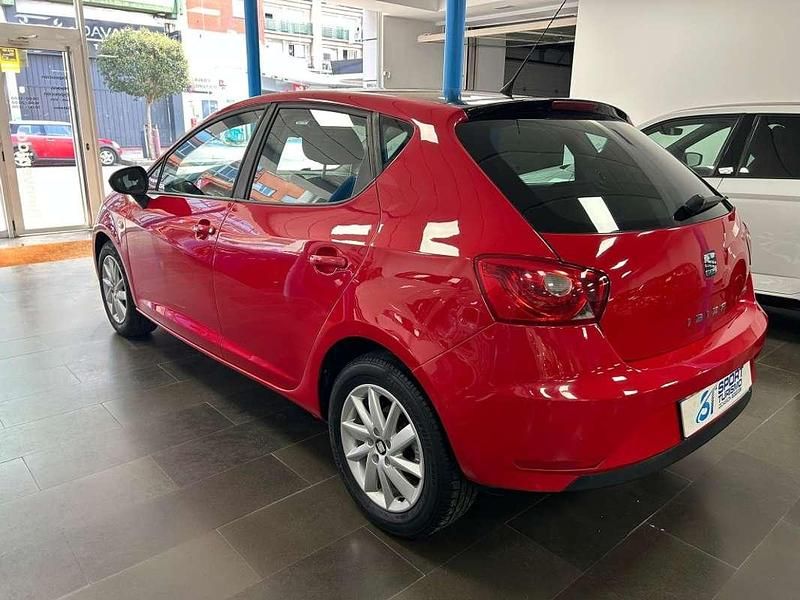 Usado Seat Ibiza Reference 90 CV (66 kW) 2016 Rojo Utilitario