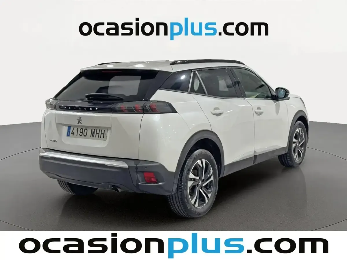 Usado Peugeot 2008 Allure 100 CV (73 kW) 2023 Blanco SUV