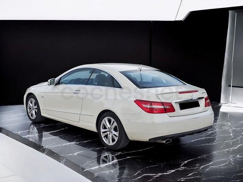 Usado Mercedes E220 170 CV (125 kW) 2011 Blanco Coupe