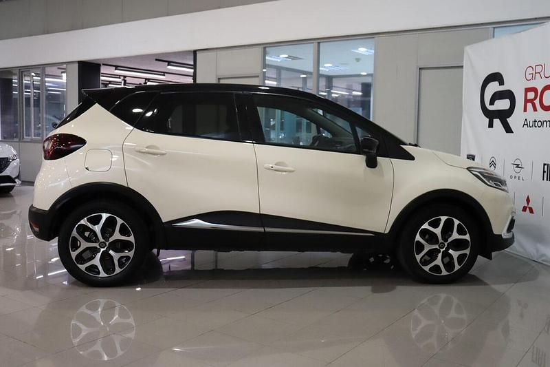 Usado Renault Captur Zen 90 CV (66 kW) 2019 Crema / negro SUV