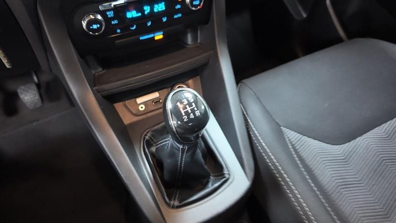 Usado Ford Ka Plus Ultimate 86 CV (63 kW) 2017 Granate Utilitario