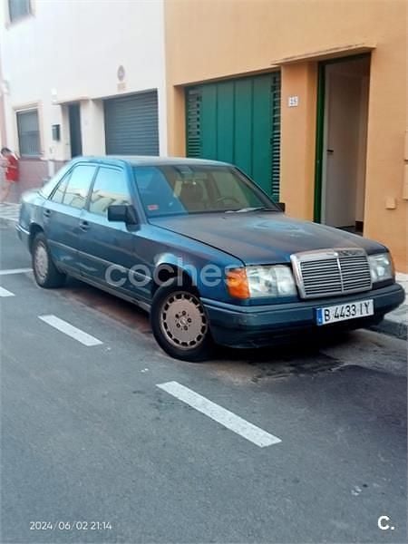 Usado Mercedes E300 231 CV (169 kW) 1991 Azul Berlina