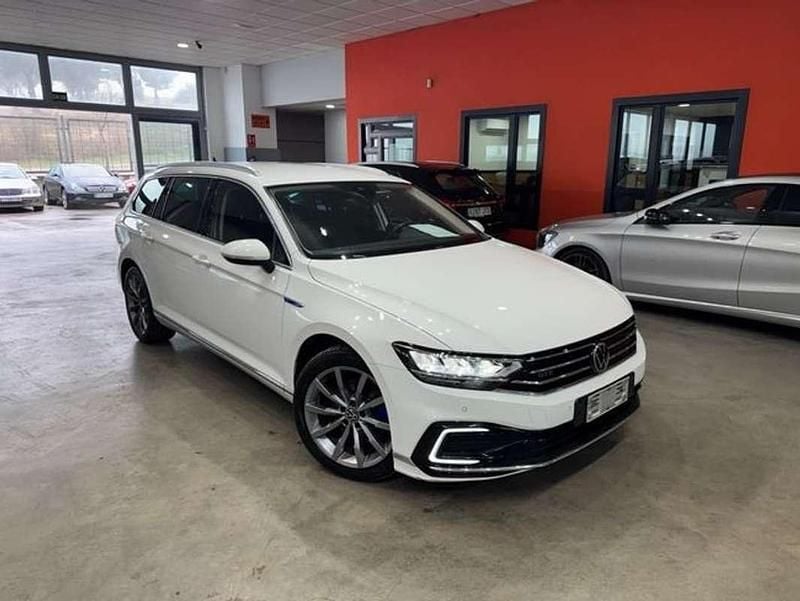 Usado VW Passat GTE 218 CV (160 kW) 2021 Blanco Familiar