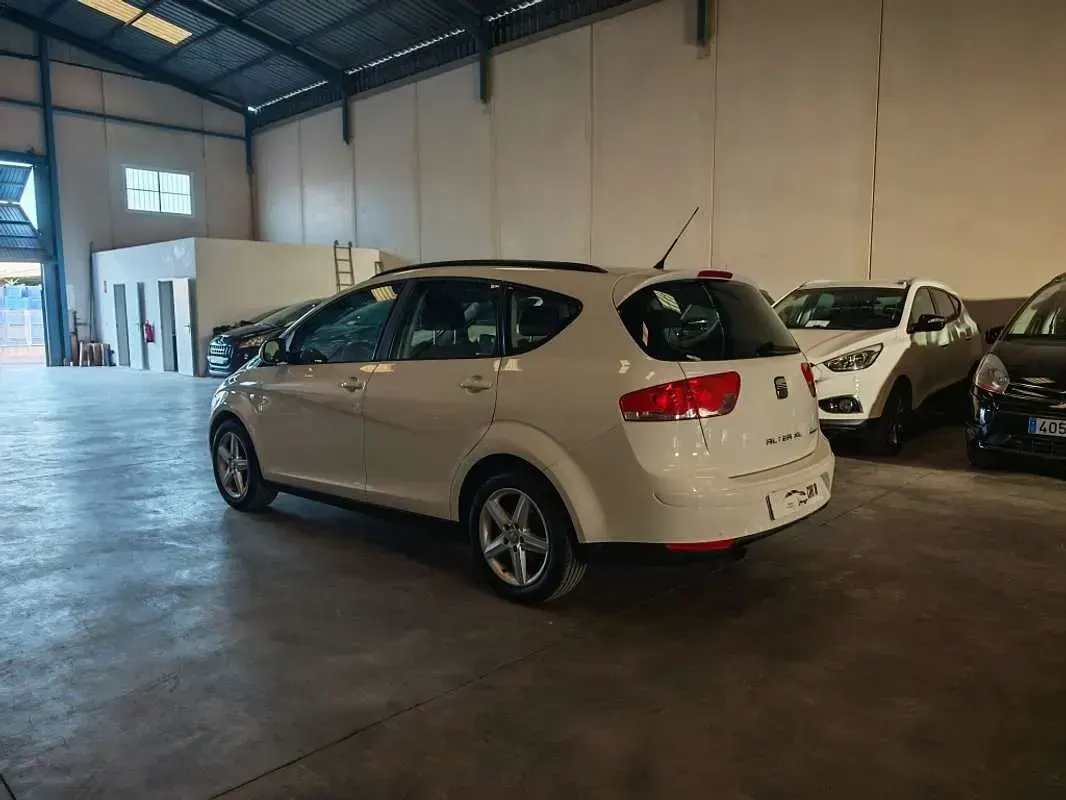 Usado Seat Altea XL Style 105 CV (77 kW) 2012 Blanco Monovolumen