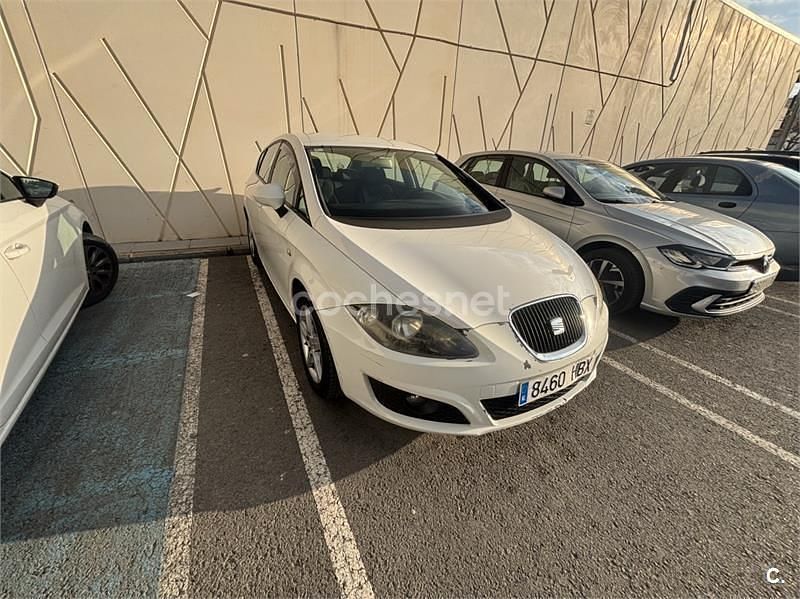 Usado Seat Leon Reference 125 CV (91 kW) 2011 Blanco Utilitario