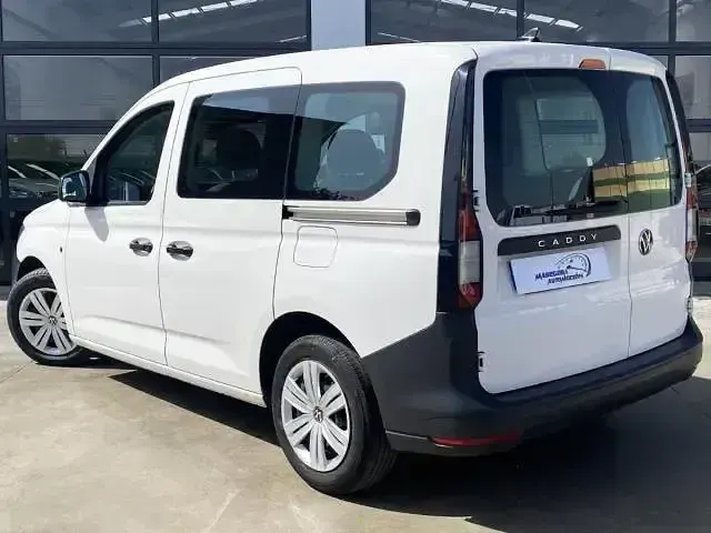 Usado VW Caddy 122 CV (89 kW) 2021 Blanco Monovolumen