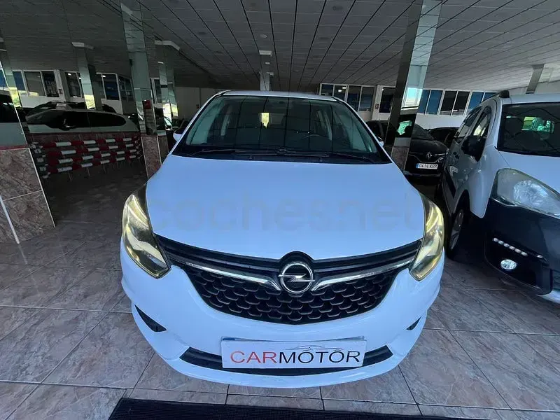Usado Opel Zafira Family 140 CV (102 kW) 2018 Blanco Monovolumen