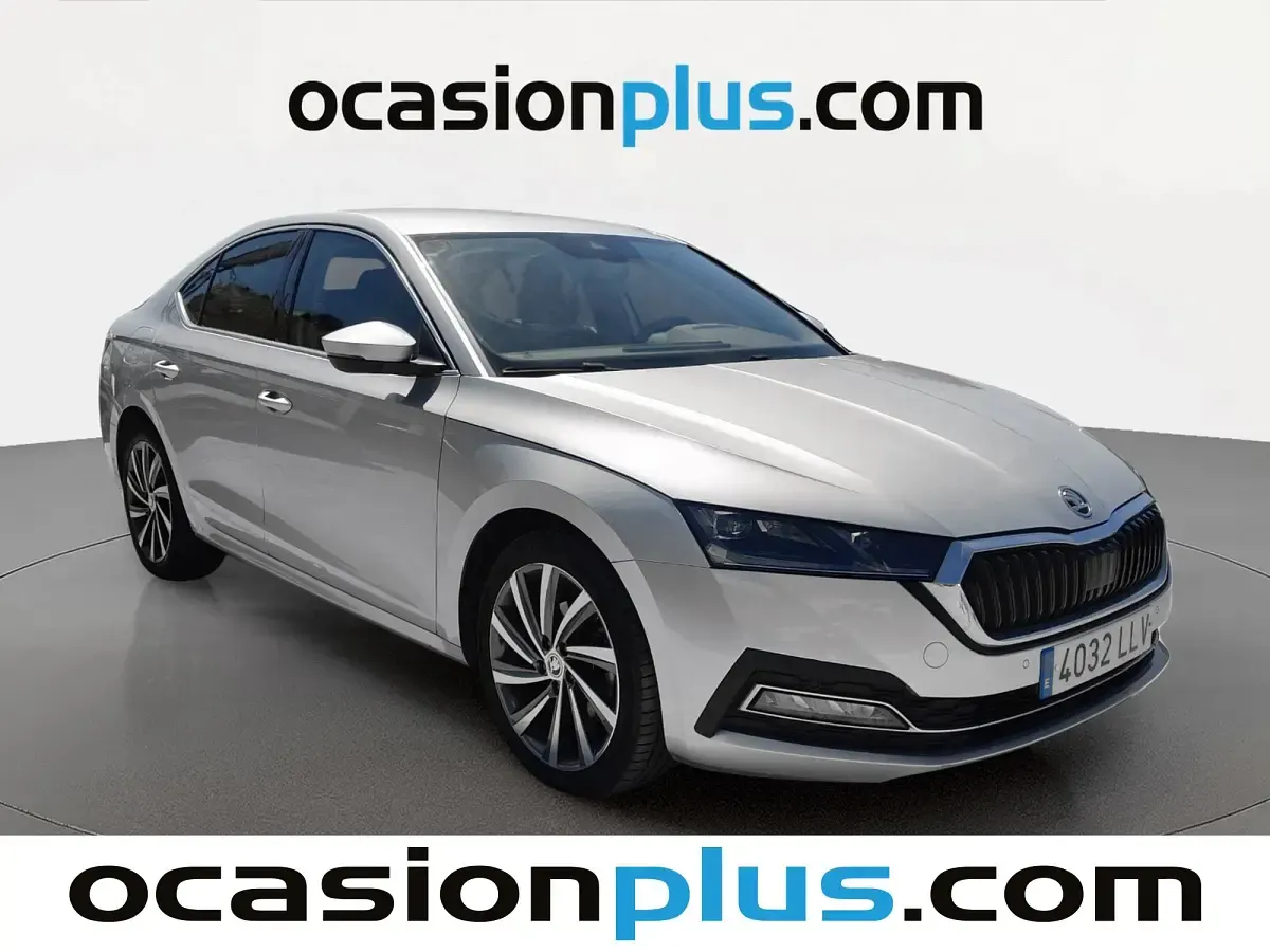 Usado Skoda Octavia Style 150 CV (110 kW) 2020 Gris plata Berlina