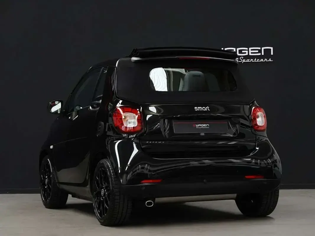Usado Smart ForTwo Cabrio Prime 90 CV (66 kW) 2017 Negro Descapotable