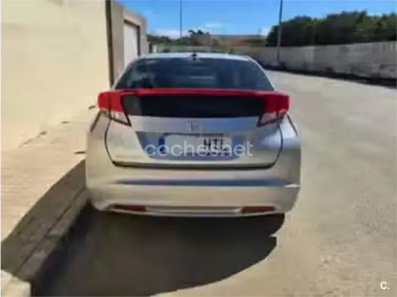 Usado Honda Civic Comfort 120 CV (88 kW) 2013 Gris / plata Berlina