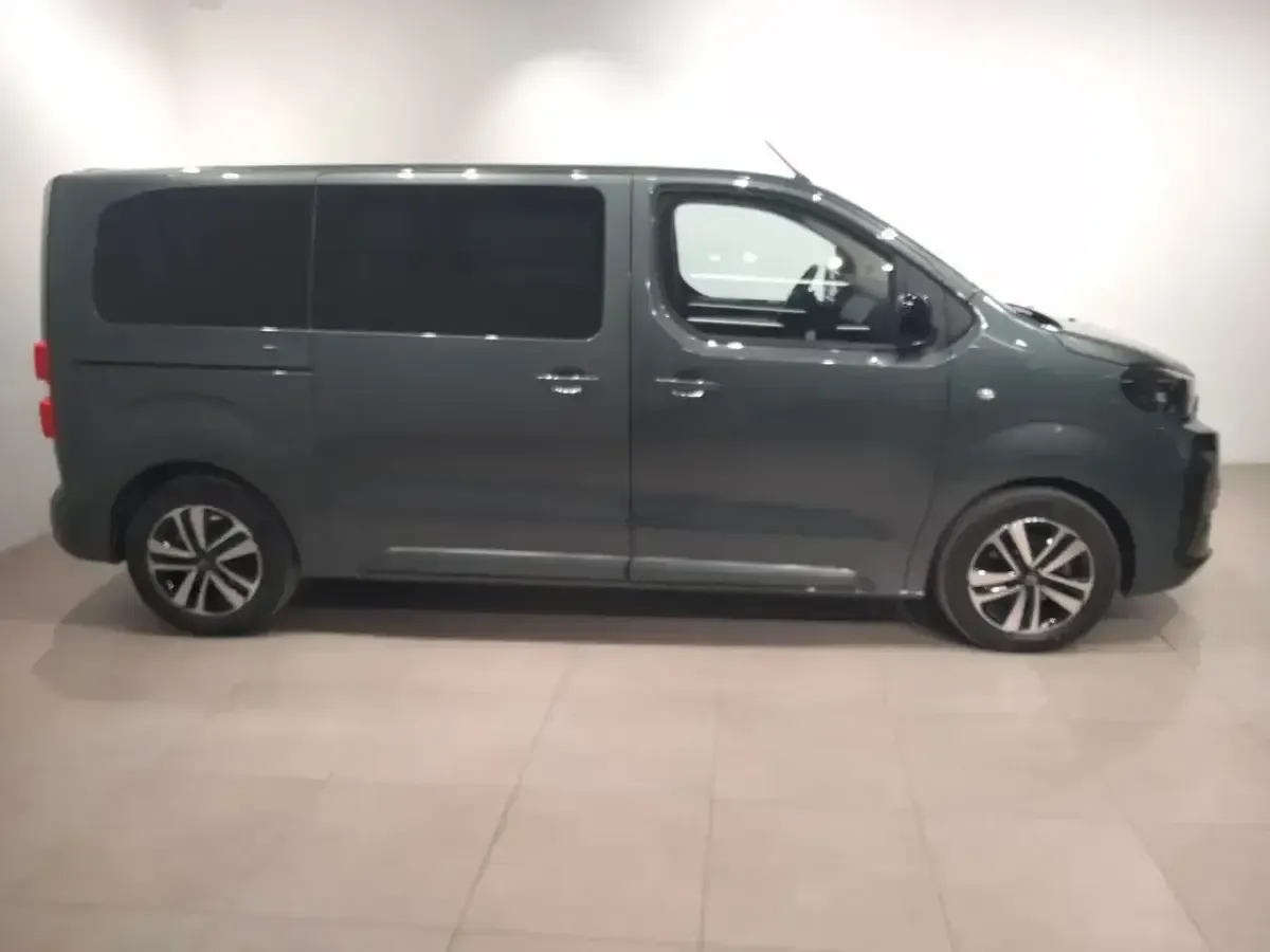 Nuevo Citroën Spacetourer 179 CV (131 kW) 2026 Verde Monovolumen