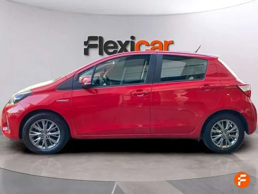 Usado Toyota Yaris Hybrid Active 99 CV (72 kW) 2018 Rojo Utilitario