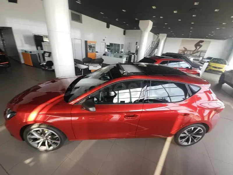 Nuevo Seat Leon FR 150 CV (110 kW) 2026 Rojo Berlina