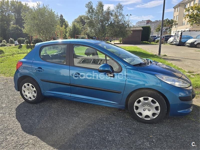 Usado Peugeot 207 90 CV (66 kW) 2006 Azul Berlina