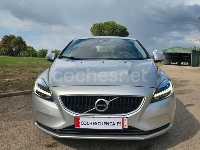Usado Volvo V40 Kinetic 122 CV (89 kW) 2019 Gris / plata Berlina