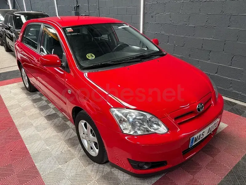 Usado Toyota Corolla Sol 110 CV (80 kW) 2005 Rojo Berlina