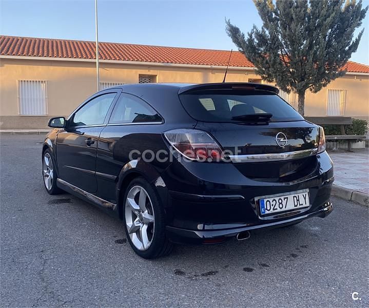 Usado Opel Astra GTC Sport 150 CV (110 kW) 2005 Negro Berlina