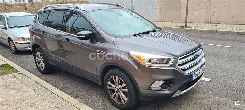 Gris / plata Usado 2016 Ford Kuga Titanium SUV | 9990 € (Precio justo) - Imagen 1/4