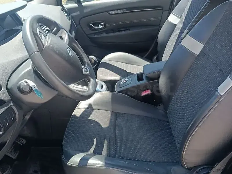 Usado Renault Scénic III Dynamique 110 CV (80 kW) 2012 Gris / plata Monovolumen