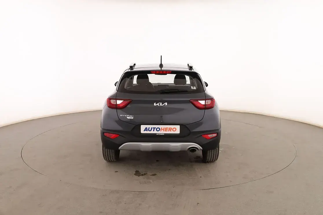 Usado Kia Stonic 101 CV (74 kW) 2022 Gris SUV