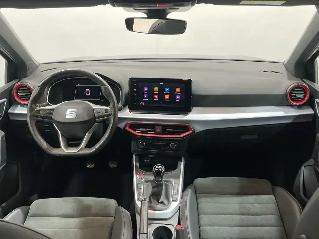 Usado Seat Arona FR 116 CV (85 kW) 2024 Negro SUV