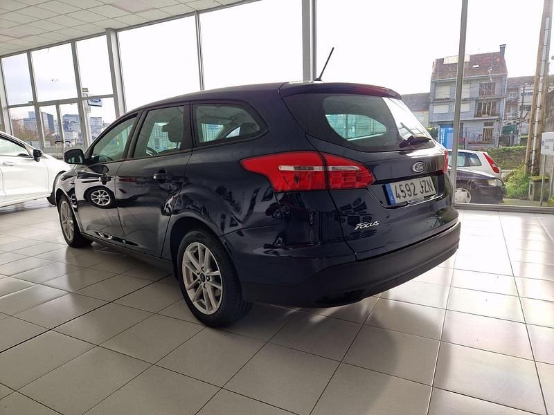 Usado Ford Focus Trend+ 120 CV (88 kW) 2017 Azul Familiar