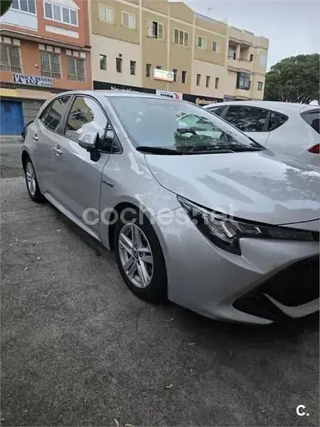 Usado Toyota Corolla 122 CV (89 kW) 2021 Gris / plata Berlina