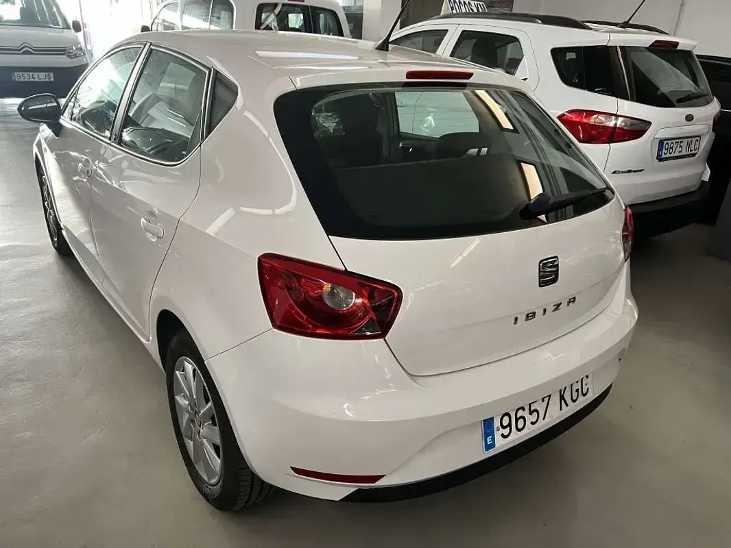 Usado Seat Ibiza Style 75 CV (55 kW) 2017 Blanco Utilitario