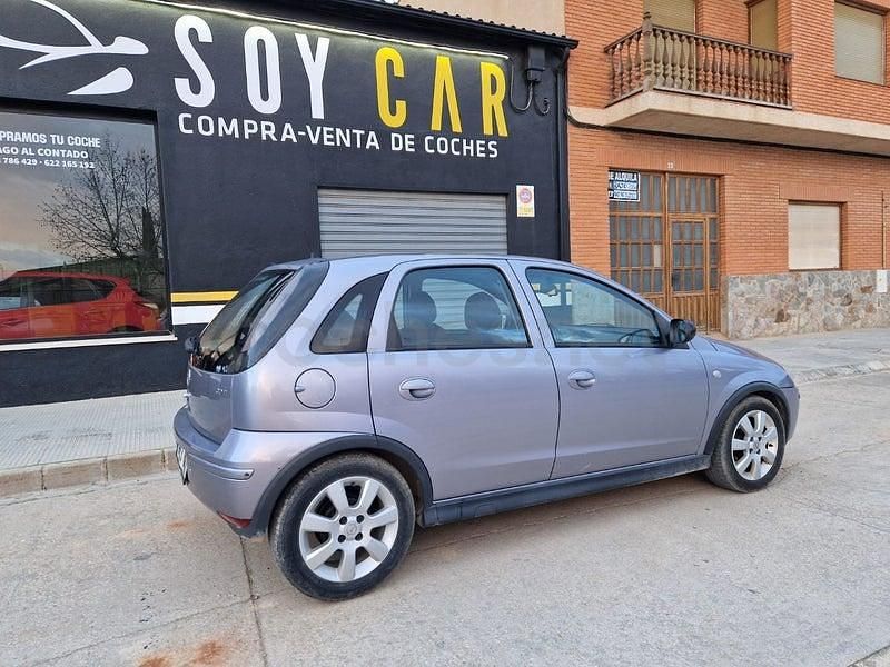 Usado Opel Corsa Enjoy 70 CV (51 kW) 2005 Verde Utilitario