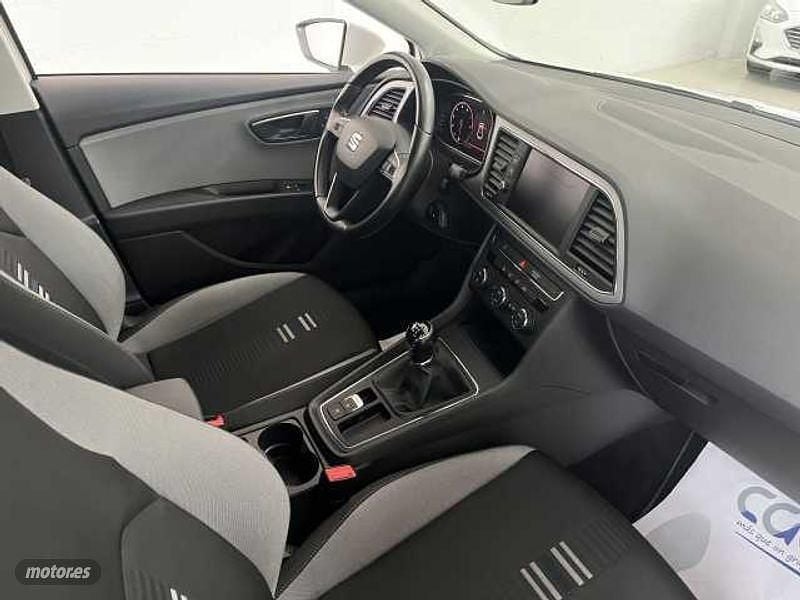 Usado Seat Leon Style 131 CV (96 kW) 2019 Blanco Berlina