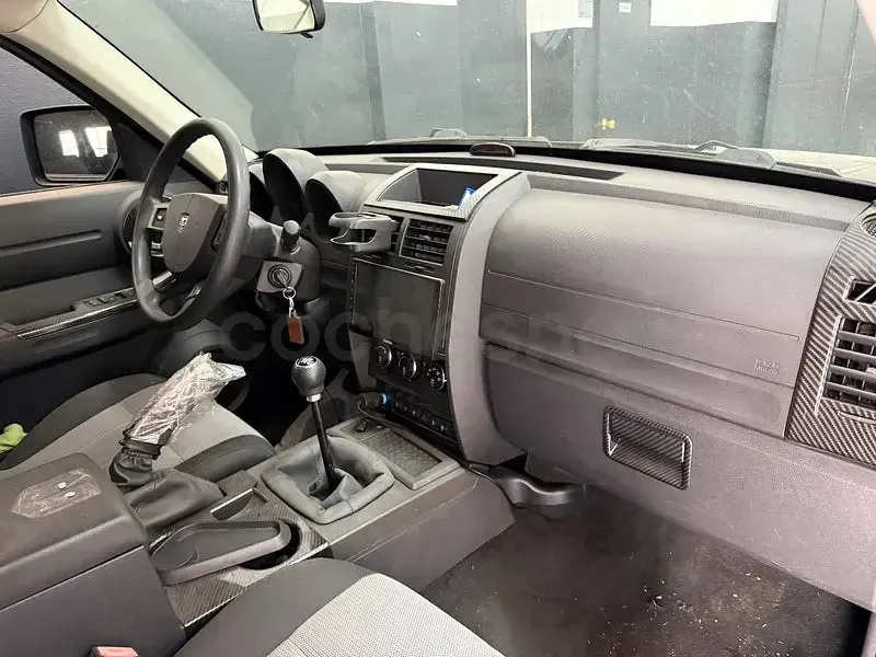Usado Dodge Nitro SXT 177 CV (130 kW) 2007 Negro SUV