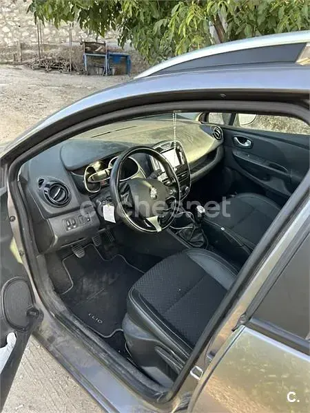 Usado Renault Clio 90 CV (66 kW) 2015 Marrón Familiar