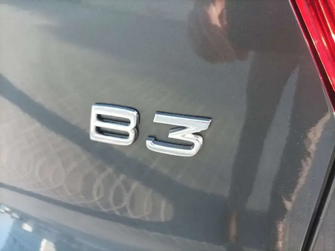 Nuevo Volvo XC40 Core 163 CV (119 kW) 2025 Plateado SUV