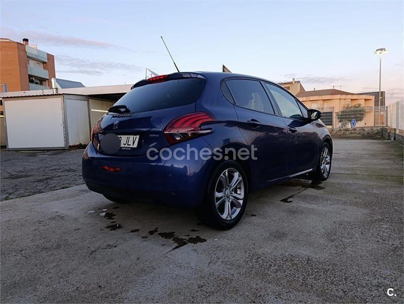 Usado Peugeot 208 Active 75 CV (55 kW) 2016 Azul Utilitario