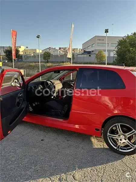 Usado Fiat Stilo 140 CV (102 kW) 2005 Rojo Berlina