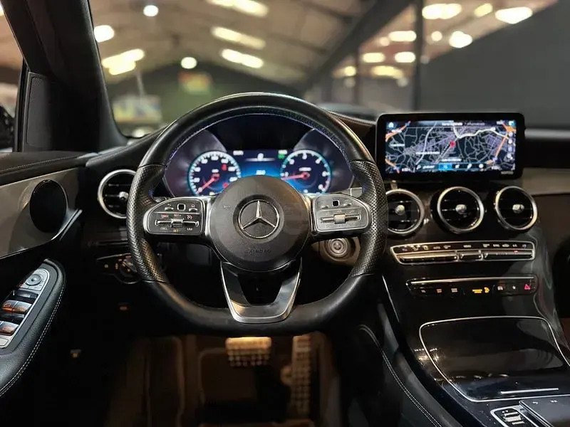 Usado Mercedes GLC300 245 CV (180 kW) 2020 Gris / plata SUV