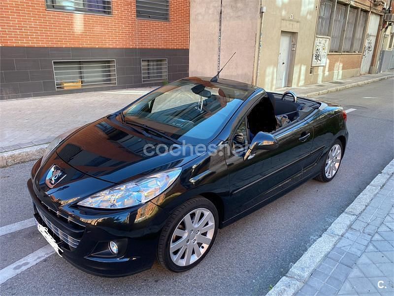 Usado Peugeot 207 CC 120 CV (88 kW) 2013 Negro Descapotable