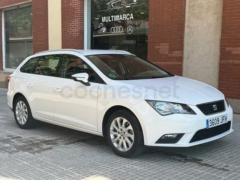 Usado Seat Leon CONNECT 110 CV (80 kW) 2016 Blanco Familiar