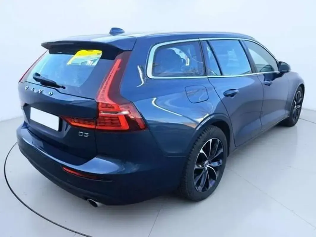 Usado Volvo V60 Momentum 150 CV (110 kW) 2021 Azul Familiar